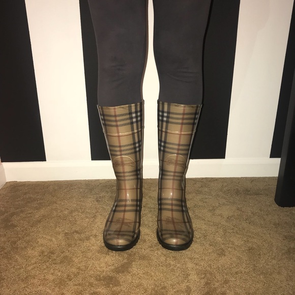 💰Sale💰 Burberry Rain Boots - Picture 3 of 5